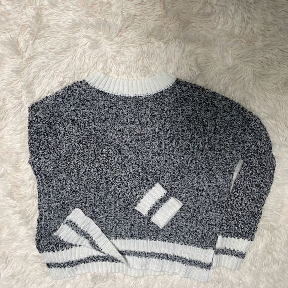 Cozy Casual V-Neck Varsity Sweater S/M - Picture 2 of 3